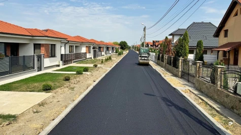 Au început lucrările de asfaltare pe strada Poligonului