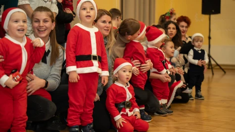 Bölcsődés gyerekek kántálásától volt hangos az Iparosotthon