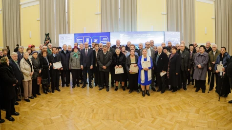 49 arany- és gyémántlakodalmat ünneplő házaspárt köszöntött a városvezetés