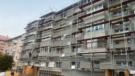 Se lucrează din plin la reabilitarea termică a 150 de apartamente din municipiu