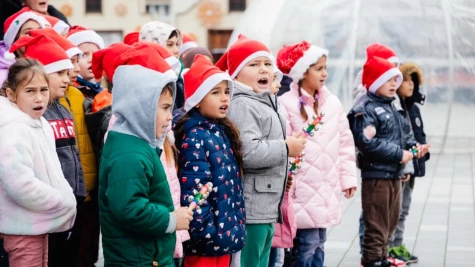 Több száz kántáló karácsonyi éneke hirdette az ünnep közeledtét és hozott örömet a lelkünkbe